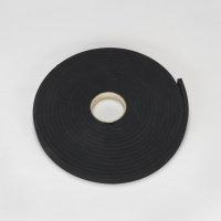 Уплотнение NATURAL RUBBER SPONGE 25 MM X 8 MM 12-M PACK